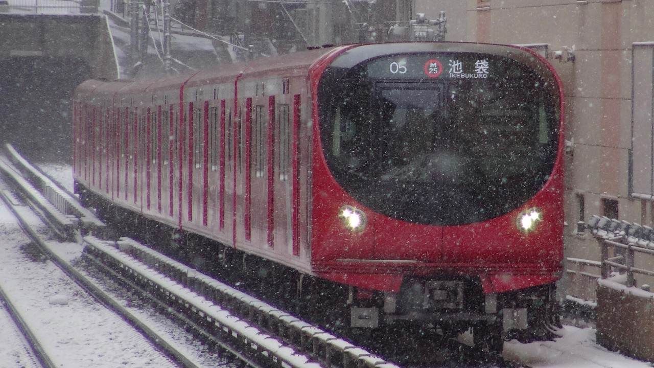 2/8 積雪　東京メトロ丸ノ内線2000系2105f 後楽園到着シーン