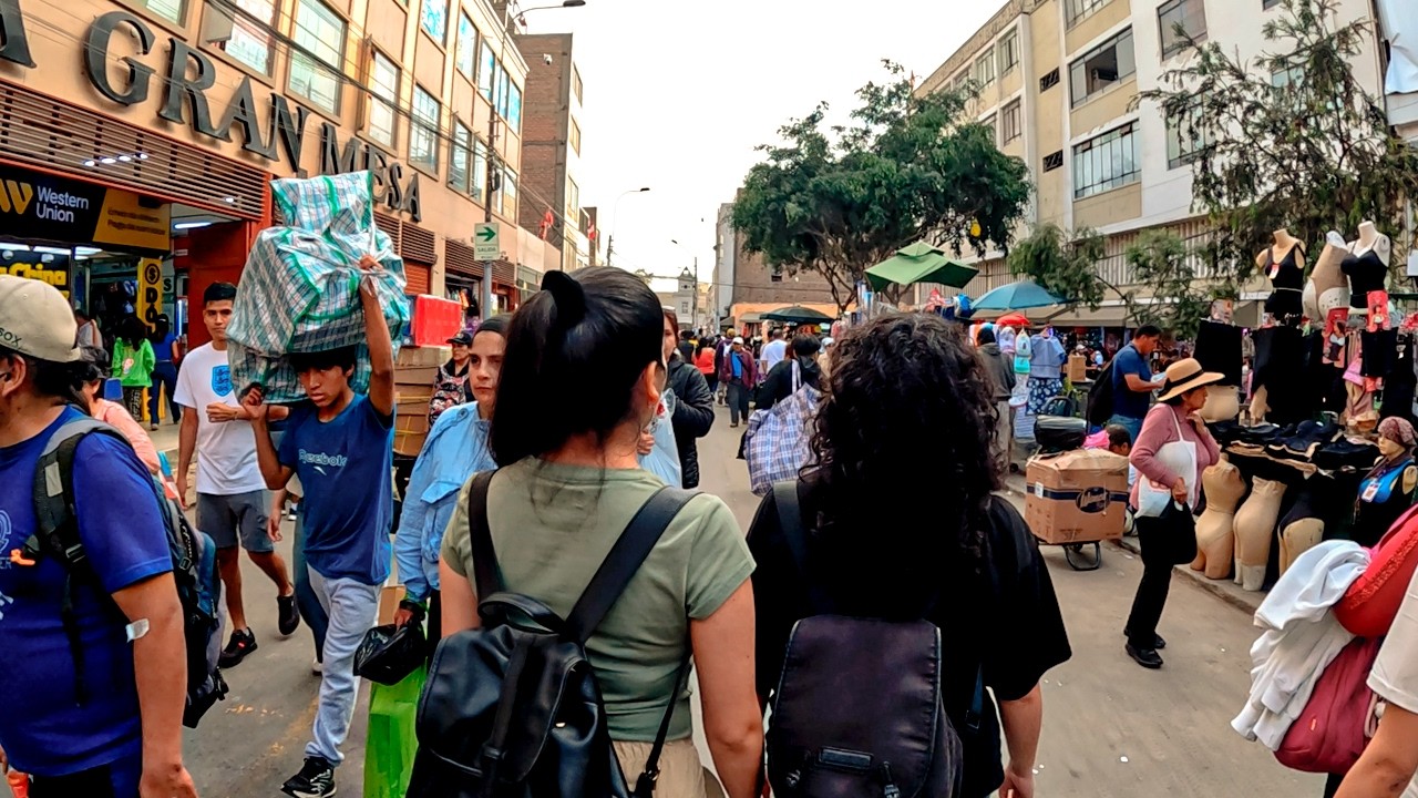 Así se ENCUENTRA el CENTRO DE LIMA por NAVIDAD | Mesa Redonda | Juguetes | Regalos | Adornos |
