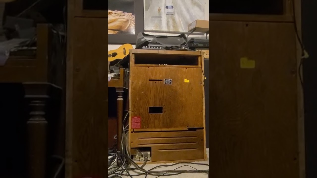 Leslie 122 demo with guitar