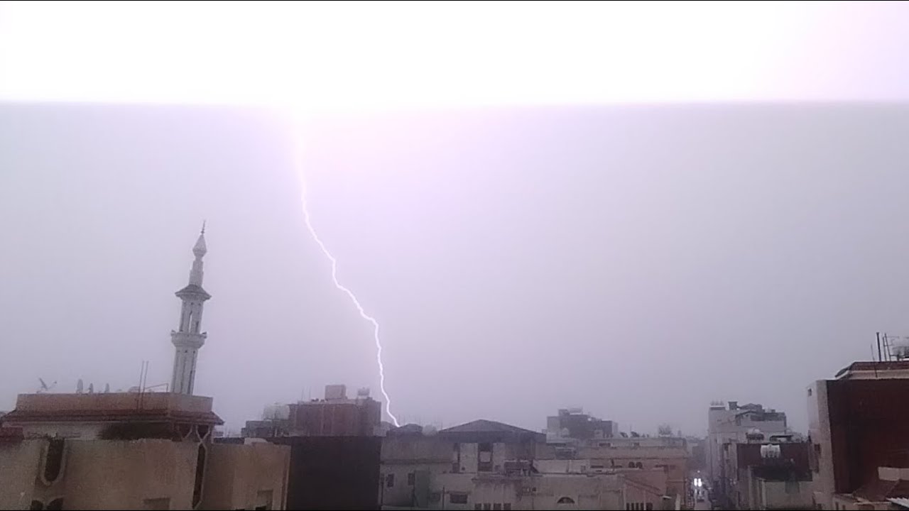 أمطار رعدية غزيرة على الطائف اليوم 🌧️ | برق ورعد في الطائف السبت 9-8-2025 | طقس السعودية 1447/2/15 ⚡