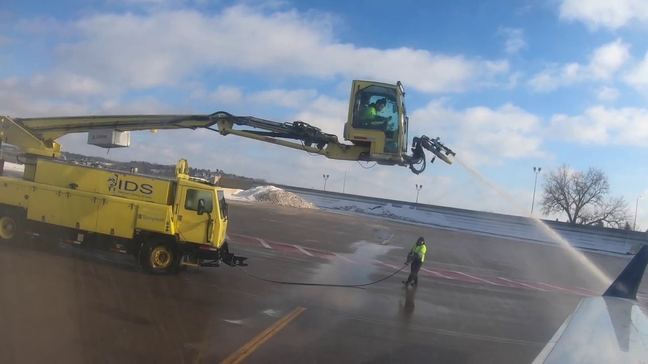 Short Delta flight from Minneapolis to Duluth, Minnesota