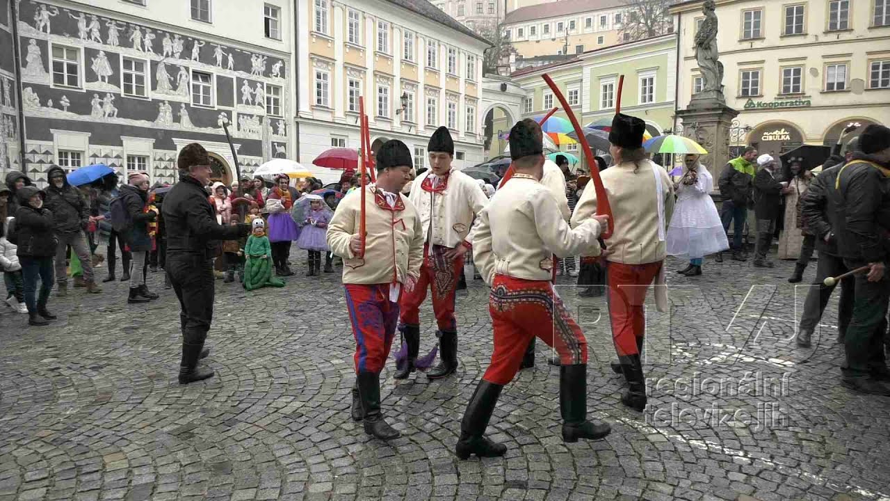Na Fašankovou obchůzku v Mikulově jsme šli opět za deštník