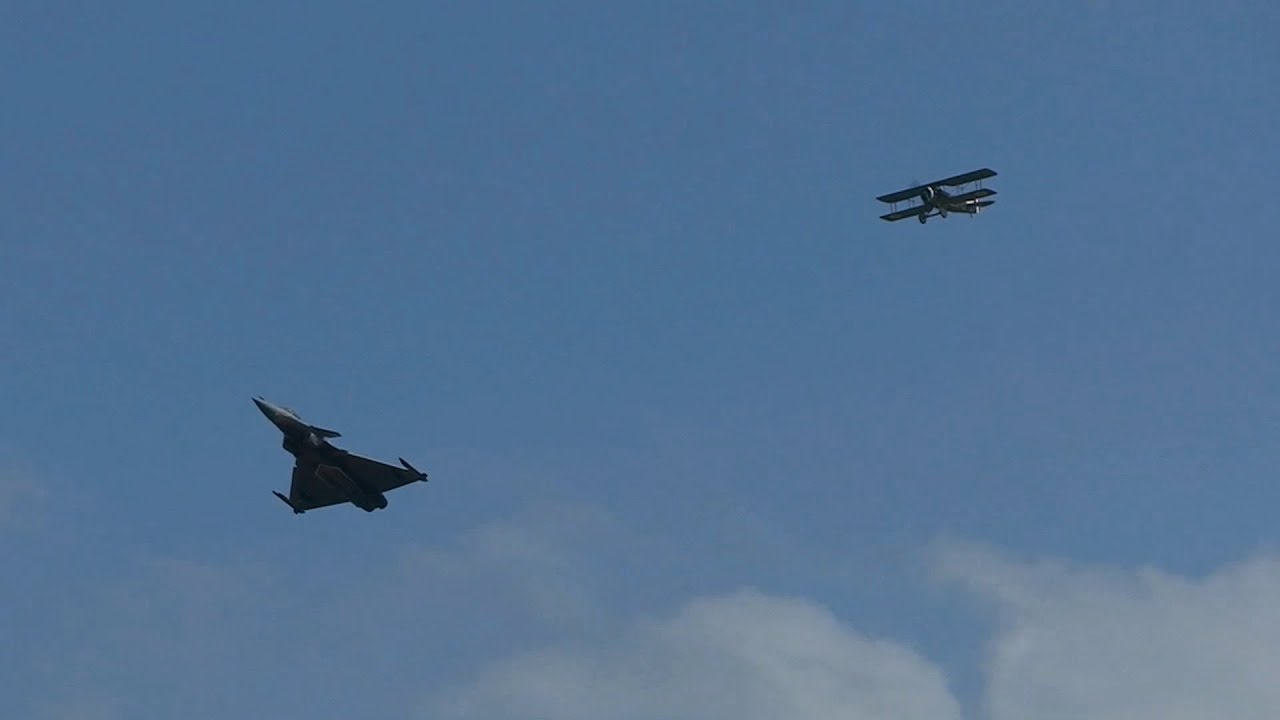 Les Chevaliers du Ciel - formation Spad XIII & Rafale
