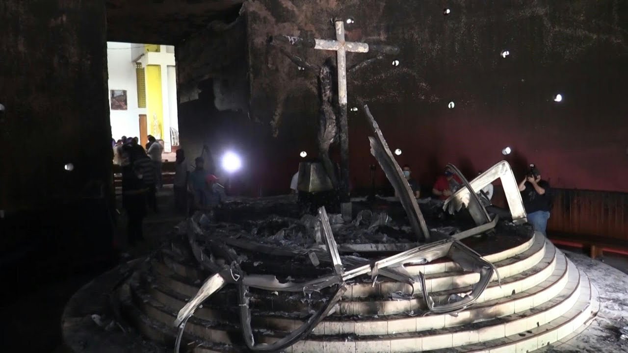 Atentado con bomba molotov daña la catedral de Managua | AFP