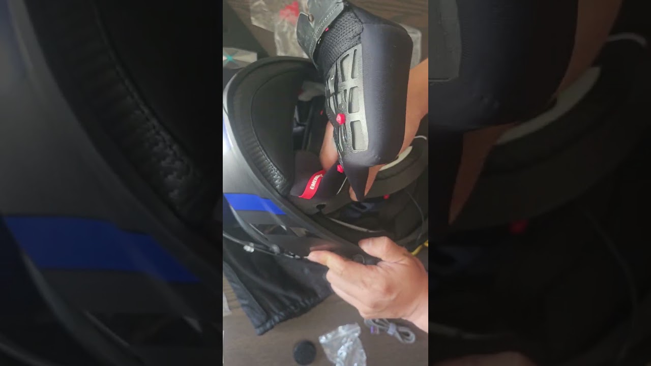 intercomunicador ASMAX F1 en un casco Scorpion EXO-R1 CARBONO como ponerlo