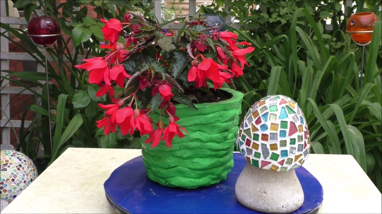 rustikaler Blumentopf aus Knetbeton