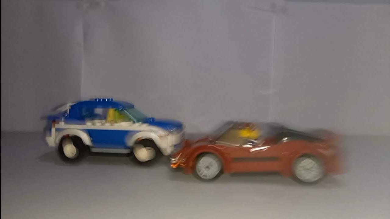 2020 LEGO Crossover SUV vs 2017 LEGO CITY Convertible Sports Car (Head-on Crash Test)
