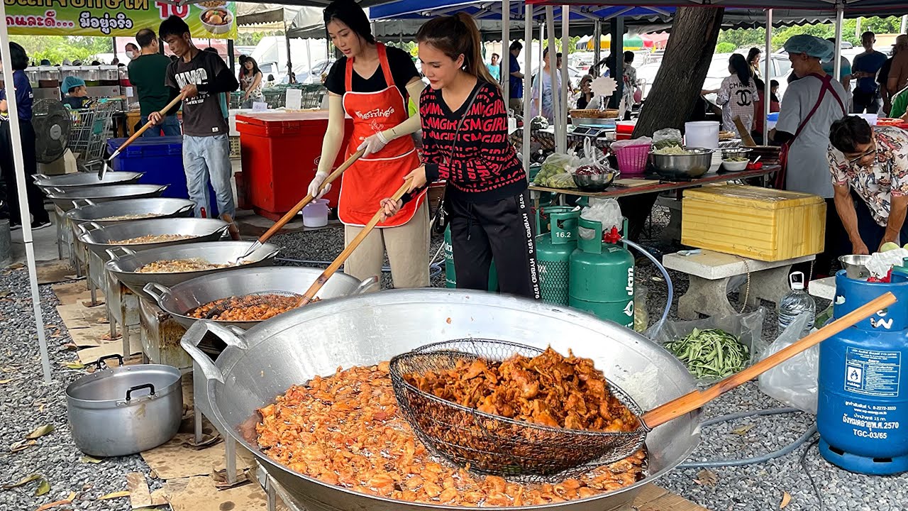 Sold out 400 Kilos ! Deep fried Chicken Skin cooked by hard working Lady | Thai Street Food