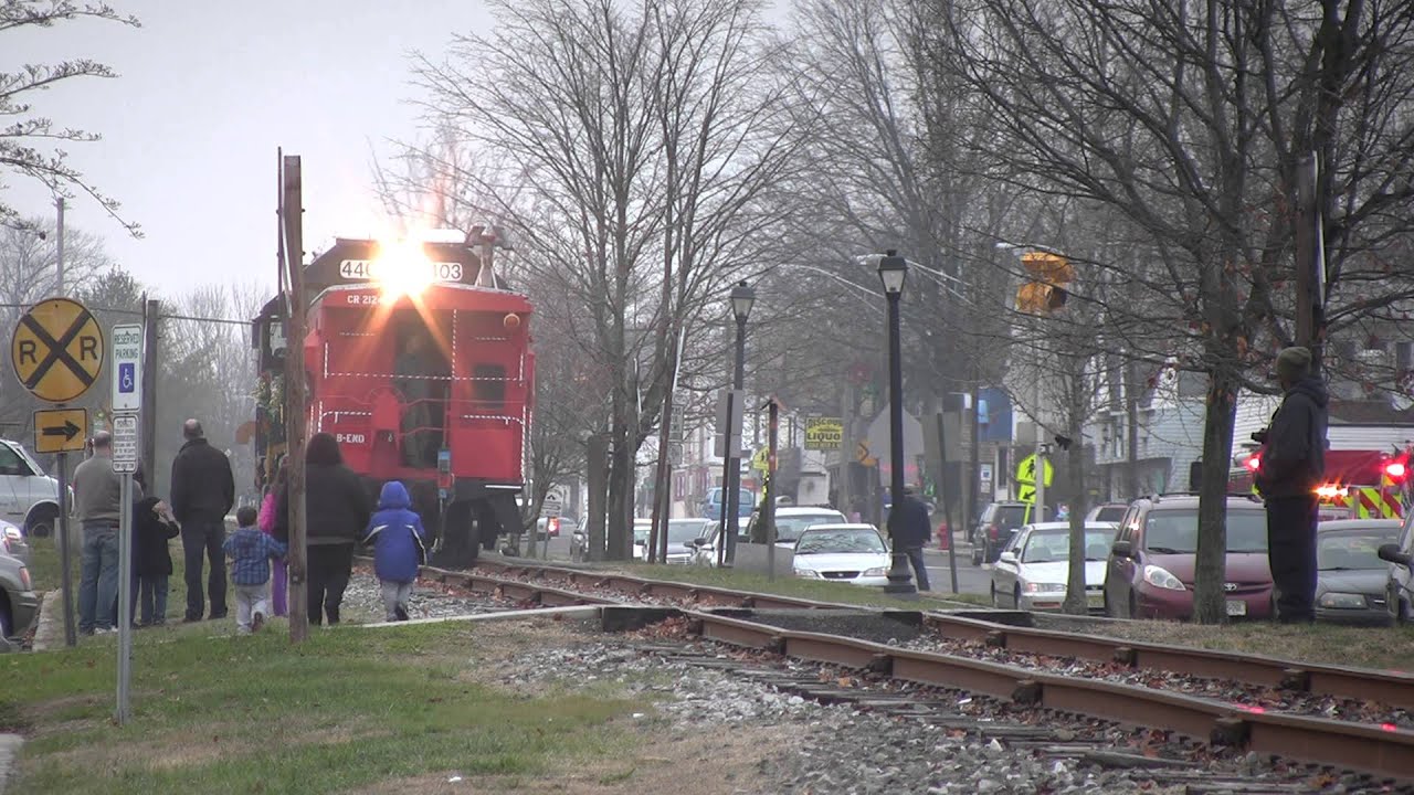 HD: CONRAIL Santa Train w/HORN and Federal Q Sirens