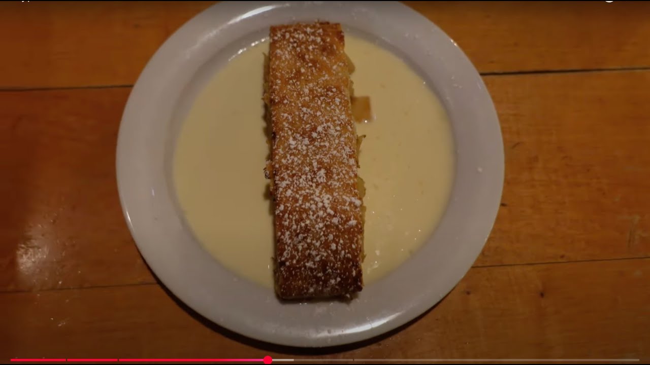 2 types of traditional German food in Berlin