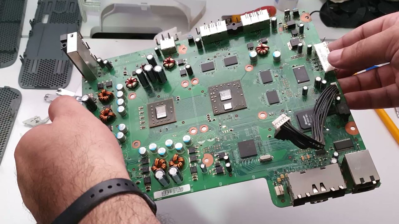 ABRINDO XBOX 360 ARCADE I ELE É UM SOBREVIVENTE!