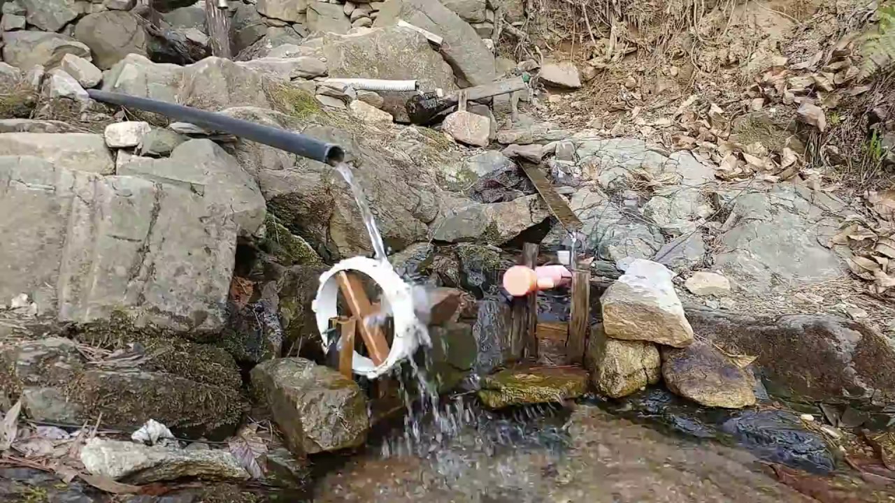 대전시 대덕구 계족산 계곡의 소형 물레방아, 구경오세요.  OTN뉴스 제공