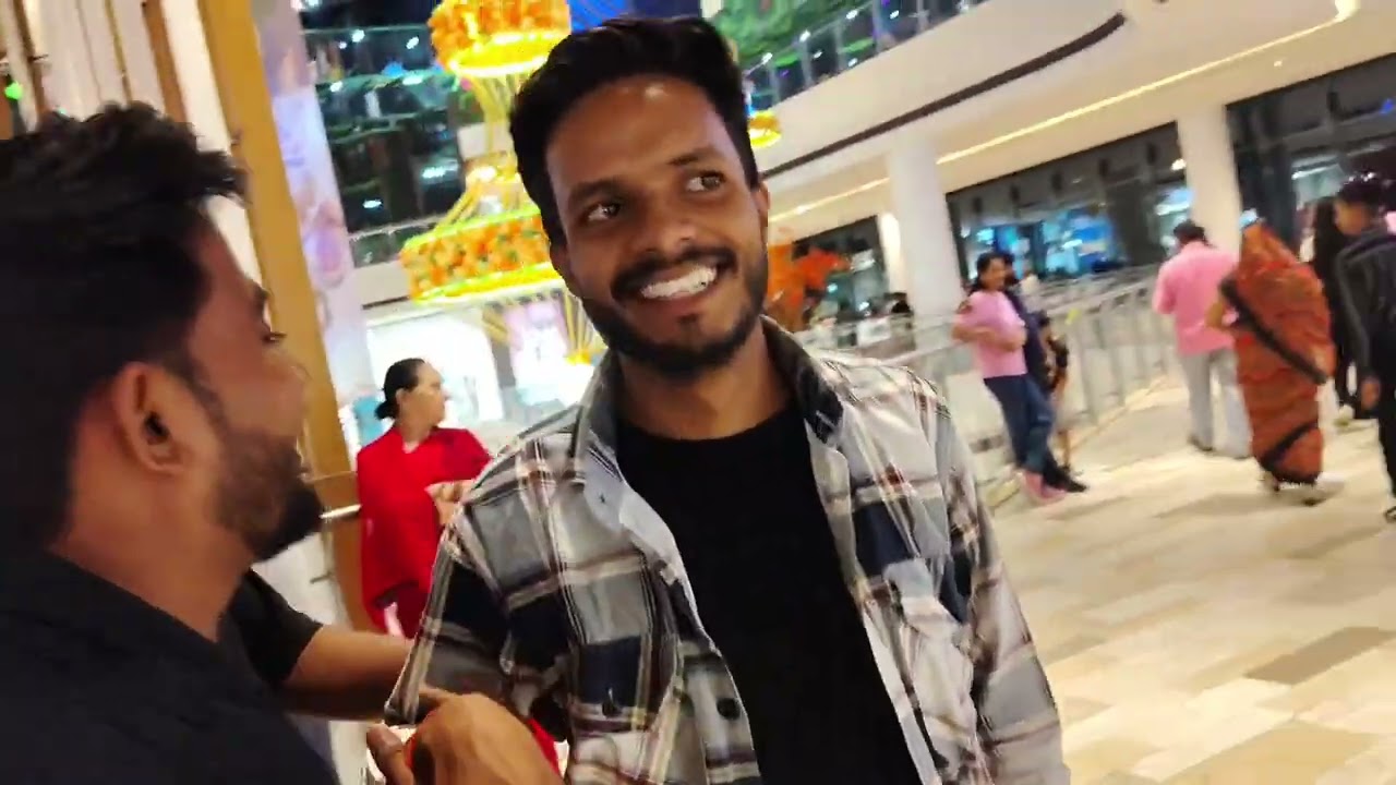 Lulu mall viral couple (Lucknow)