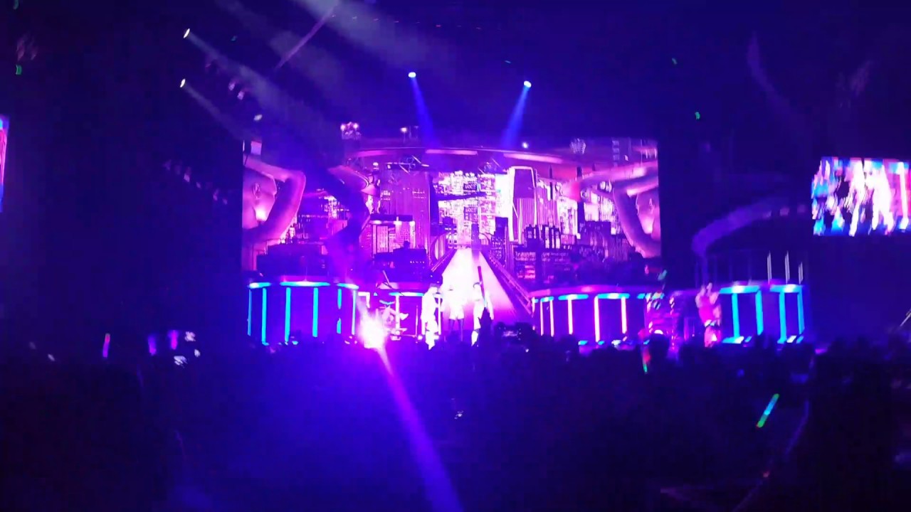 Britney Spears - Scream and Shout/Boys/Do U Wanna Come Over/Missy Elliot Tribute - Live In Manila
