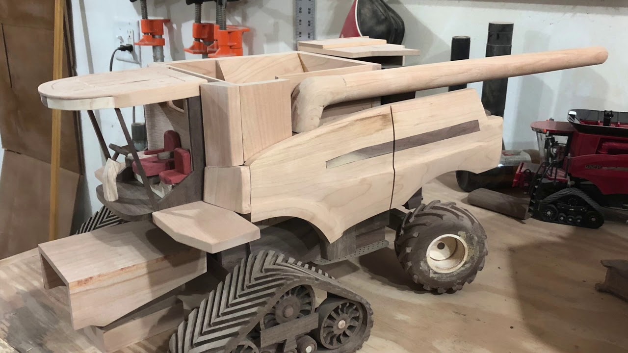 Building Wooden Case IH 8230 & 9240 Combine Models