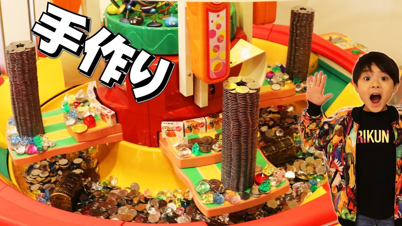 クレーンゲームでメダルゲームの手作りタワーを倒せ！1万枚以上のメダルを使ってUFOキャッチャー 対決