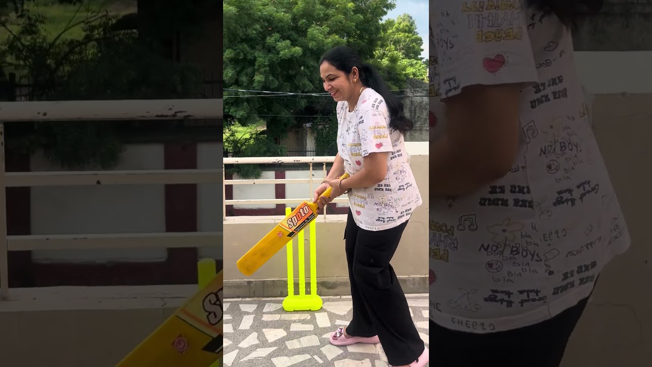Pakistan ki ball par sixer? 🏏Mumma  ki batting! #shorts