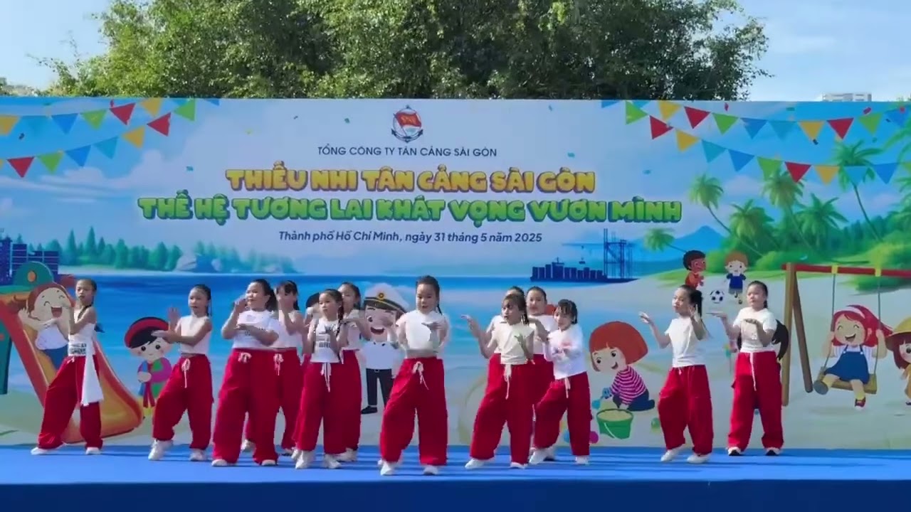 APT/Quốc tế thiếu nhi/Rosé/Sisi Academy/Mimi Diệu Tâm và các bạn lớp nhảy