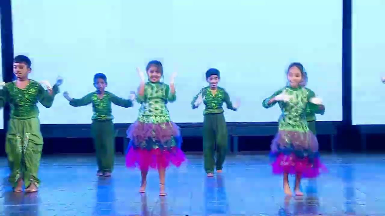 Extraordinary dance by 3rd Class Students