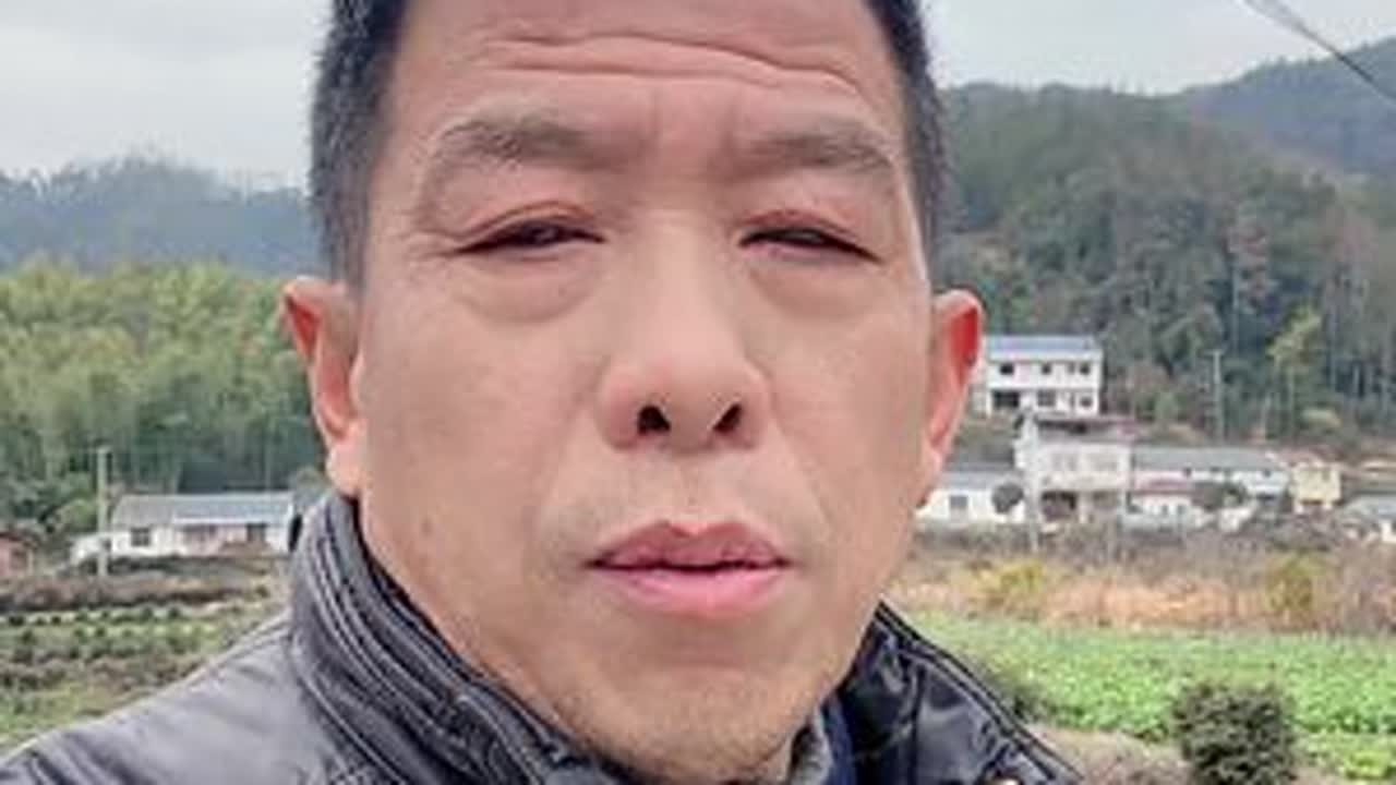 牛哥 #农村人的生活就是这样的 、改革开放越来越好、农村人口越来越少。建设美好乡村到处都是口号、可惜农村还是改变不了面貌。多少游子离家背井离乡、逢年过节只能留在他。乡！