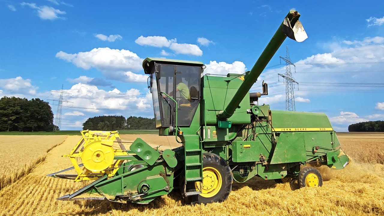 John Deere 935 Harvester mit Baujahr 1976 ein Oldtimer bei der Gerste dreschen!