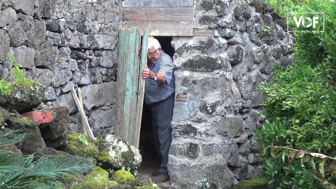 Quarto de banho de Antigamente na Ilha Pico