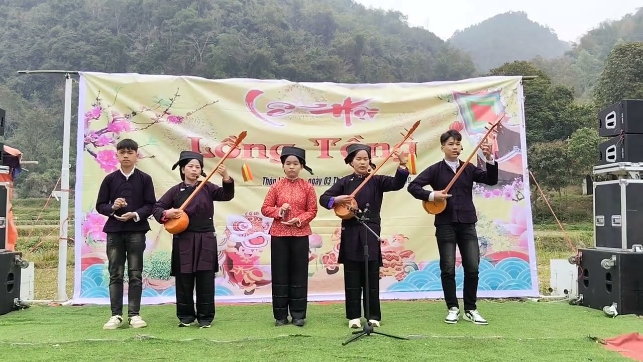 Các cháu giao lưu văn nghệ chào mừng ngày Hội Lồng thôn Bản Phân xã Bình Gia hay lắm 