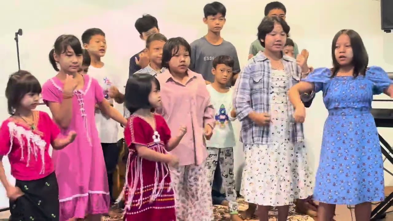 SundaySchoolကလေးငယ်များထံမှအကအားဖြင့်ချီးမွမ်း SHweBoAGChurch