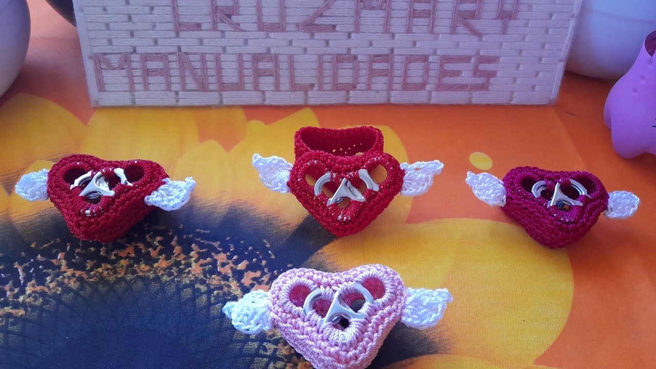 Mini cajita corazón ♥  con alas  tejida a crochet y fichas