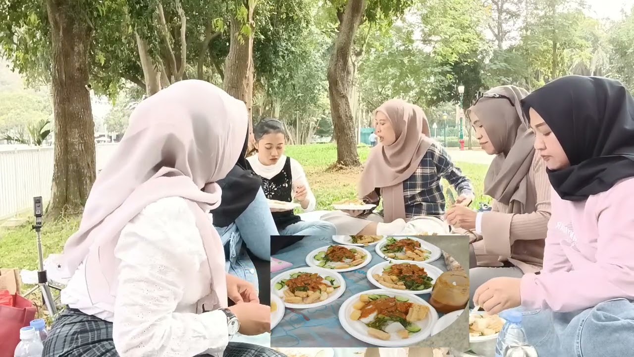 Keseruan Libur makan rujak bersama  teman 