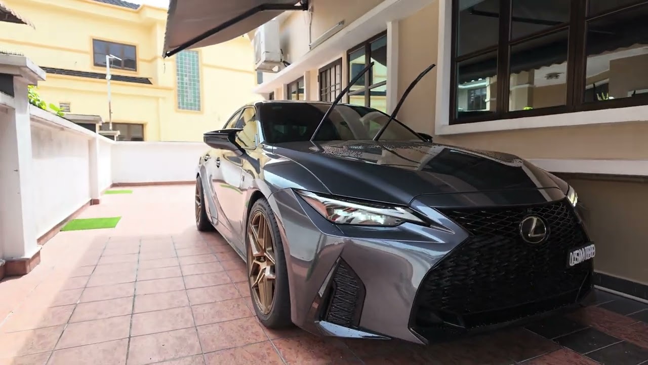 my lovies Lexus IS250 vs IS300 