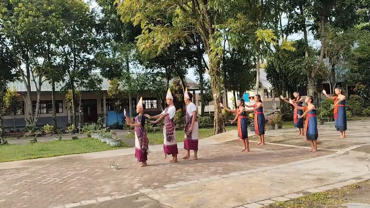 TORTOR SIGALE-GALE-Kegiatan Literasi Budaya Siswa-siswi SMP Negeri 5 Pematangsiantar