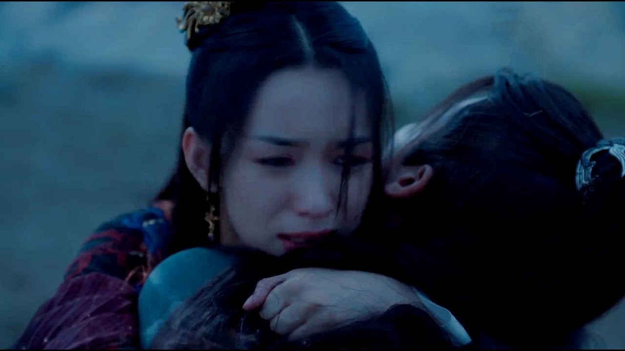 灰姑娘得知換命咒真相，抱著暈倒的妖龍泣不成聲，乞求妖龍不要離開自己！#护心 Back From The Brink | 侯明昊/周也| 奇幻爱情片
