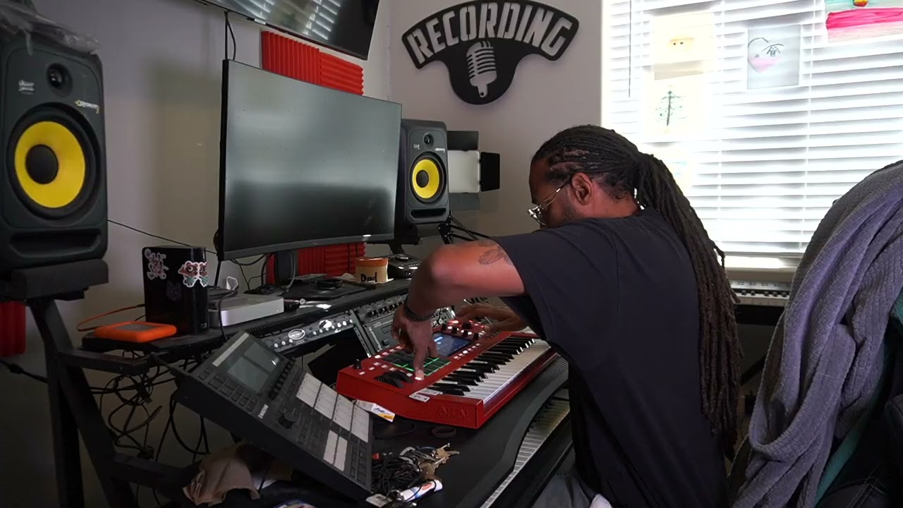 Vol 12 back off in the lab with a MPC Key 37 cook up with a quick sample