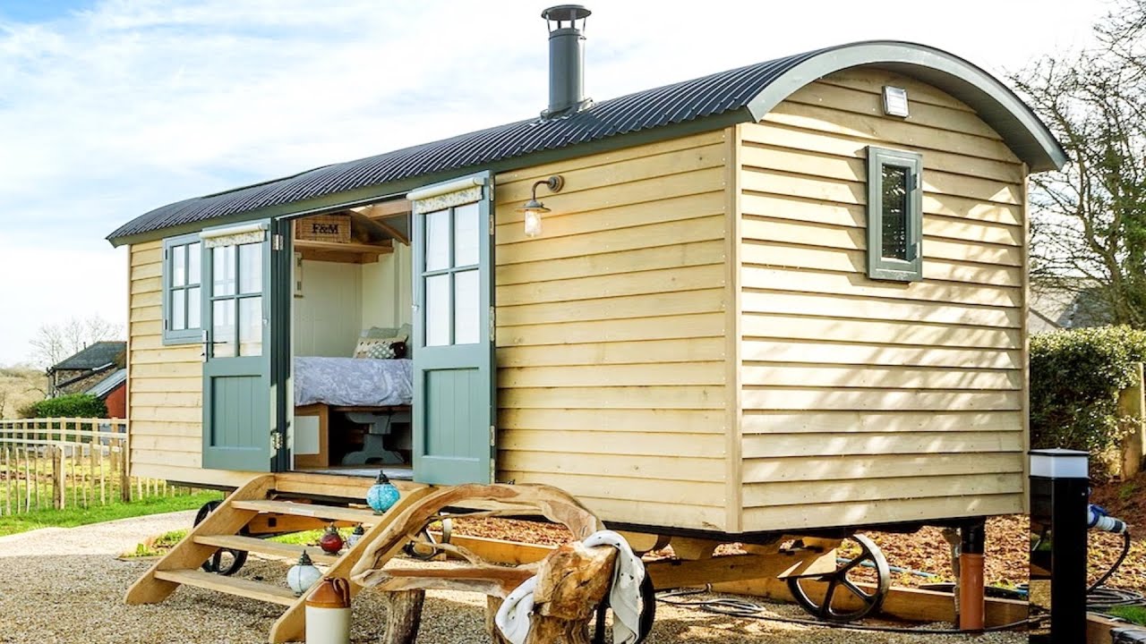 The Nicest South Coombe Shepherds Hut with Gorgeous Hot-tub