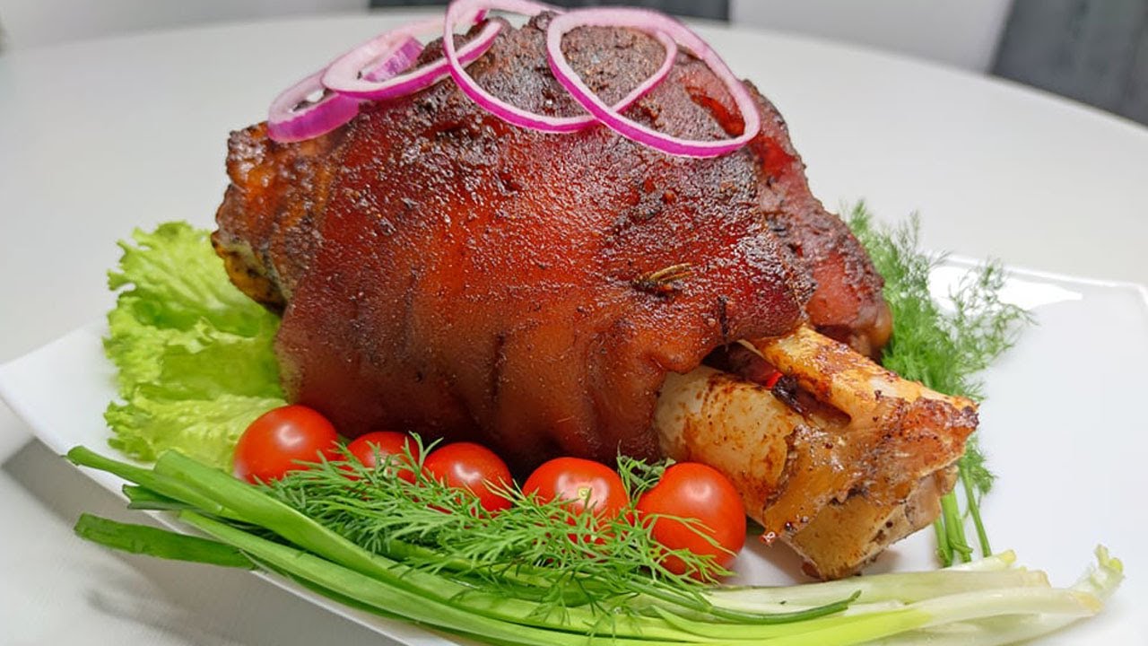 Ciolan de porc fraged la cuptor. Свиная рулька в духовке.