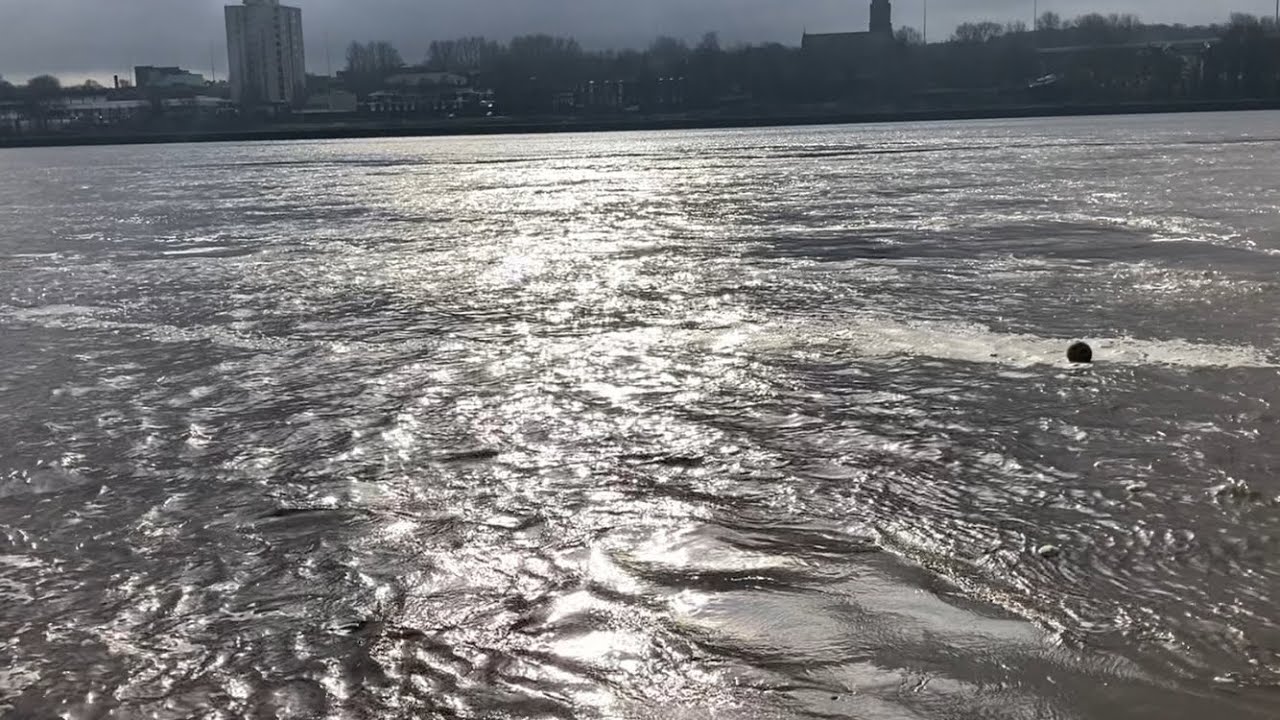 Mersey Tidal Bore. Highest Tide of Year 2024 from Widnes