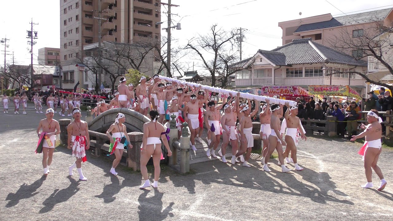 尾張大國霊神社 令和７年 国府宮はだか祭「第二鳥居～太鼓橋 裸男 なおい笹奉納」【1/4】（正色,南陽,下之一色町,南陽町,幸町,共和会,高御堂,そぶえ杏友会,中野町,晒会,そぶえ戌亥会,朝日乙会,等