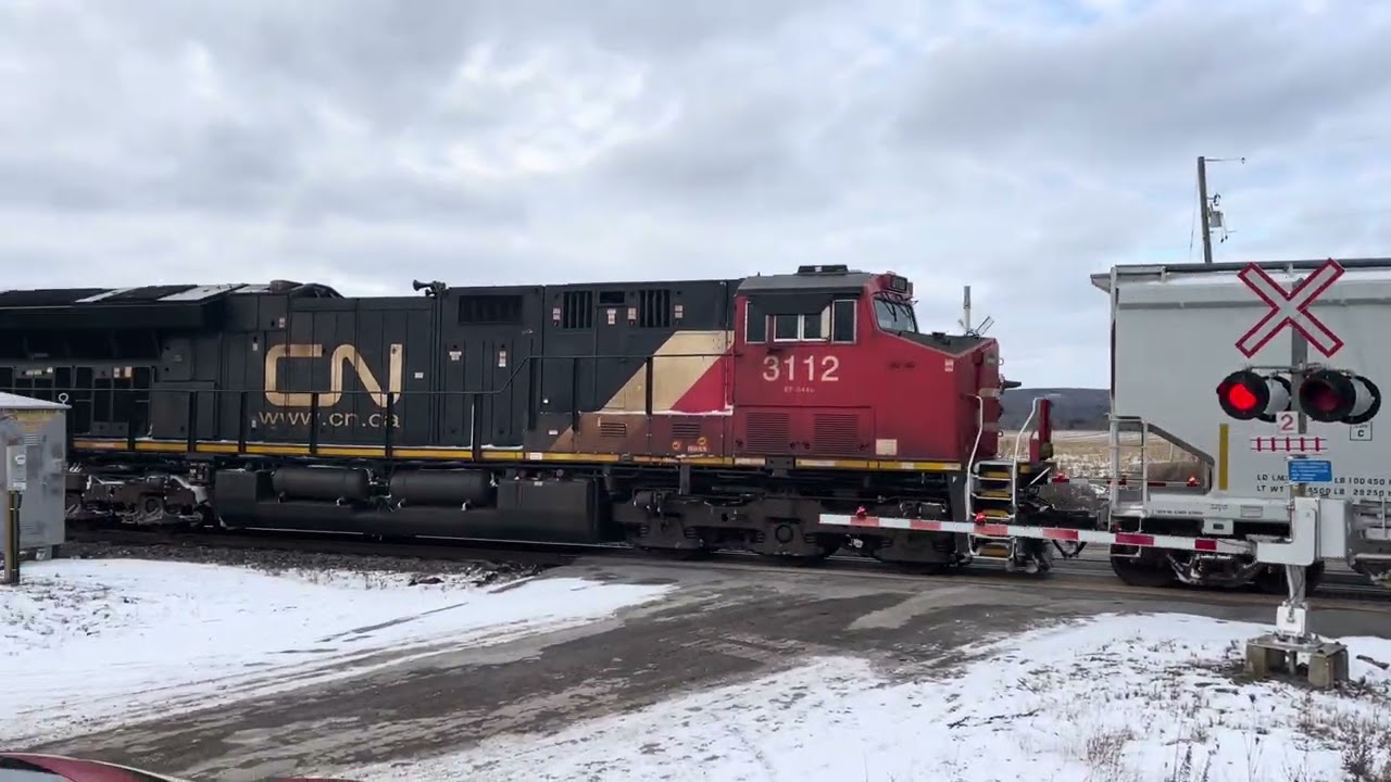 Westbound: CN 2754 & CN 3112 pulling mixed freight | CN Kingston Sub | Dec. 5, 2025