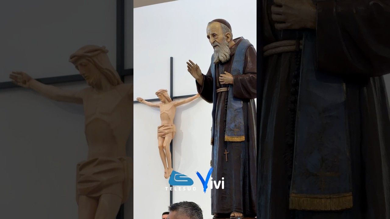 San Leopoldo: l'immagine del santo entra nella nuova chiesa