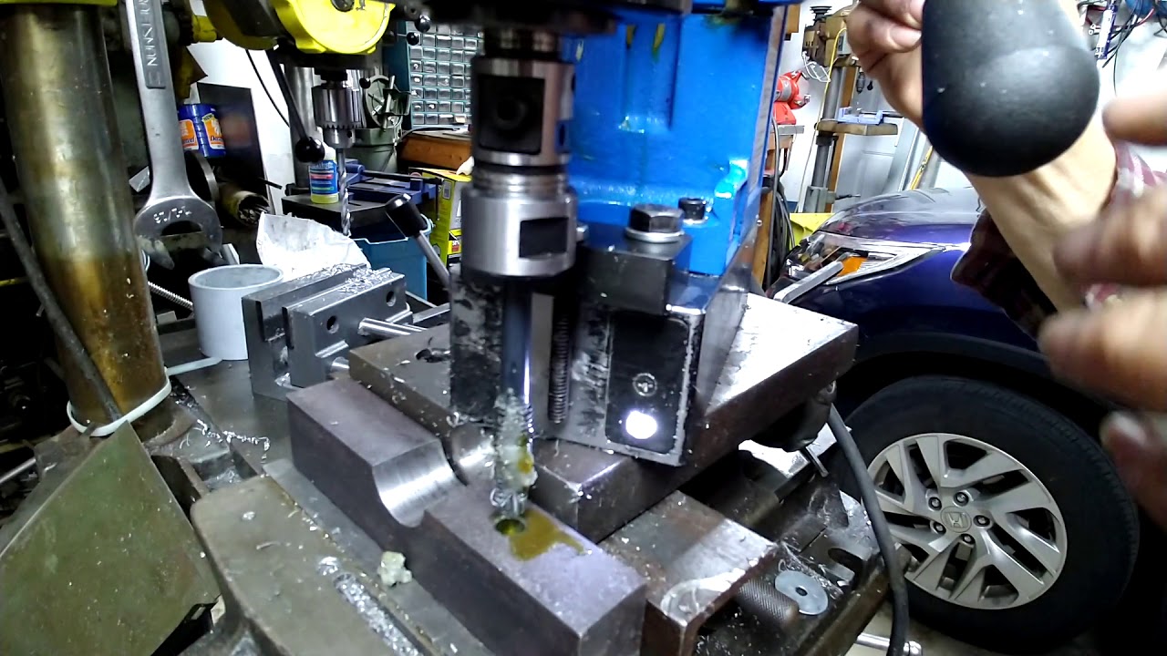 Magnetic Drill Tapping Steel Hougen HMD904 On Vise