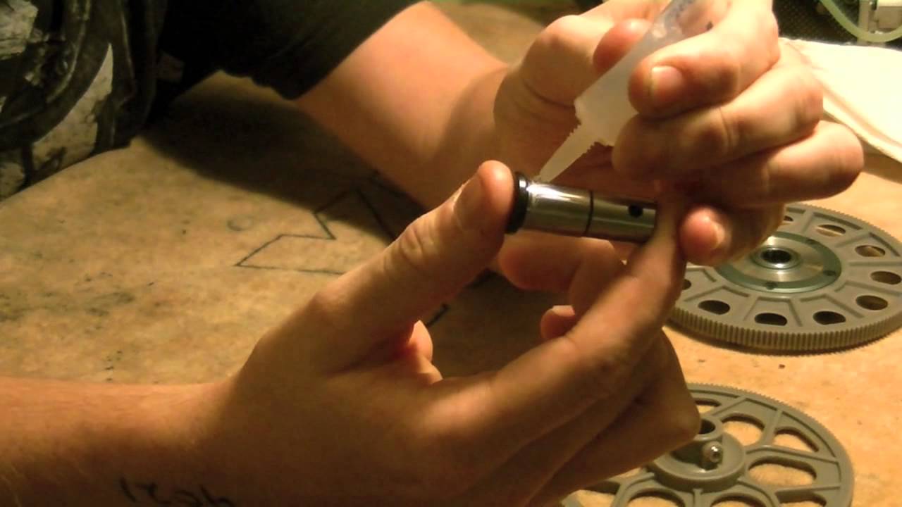 heli tips and tricks (Greasing and assembling the main gear)