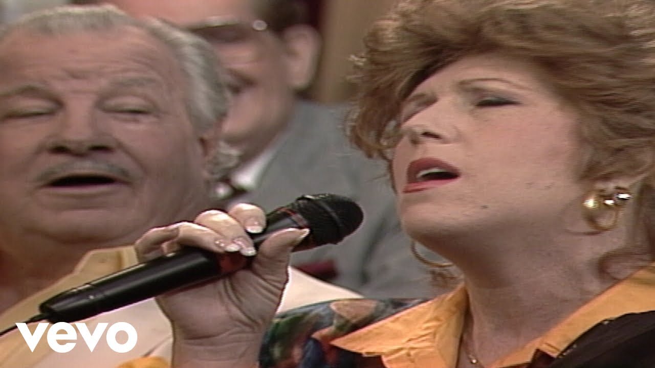 Bill & Gloria Gaither - On Jordan's Stormy Banks (Live)