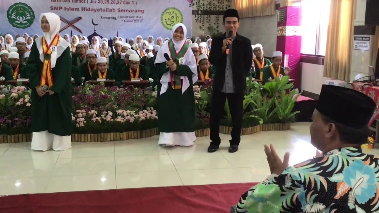 UJI PUBLIK DALAM ACARA KHATAMAN DAN IMTIHAN AL QURAN METODE UMMI SMP ISLAM HIDAYATULLAH
