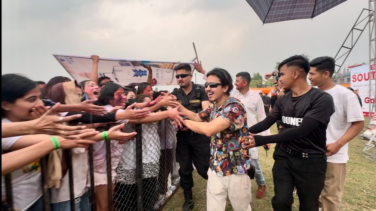 Parsa maa baadal barsa. Rokna sakena paani ley parsa ko crowd lai. Parsa holi fest-2024 ​⁠
