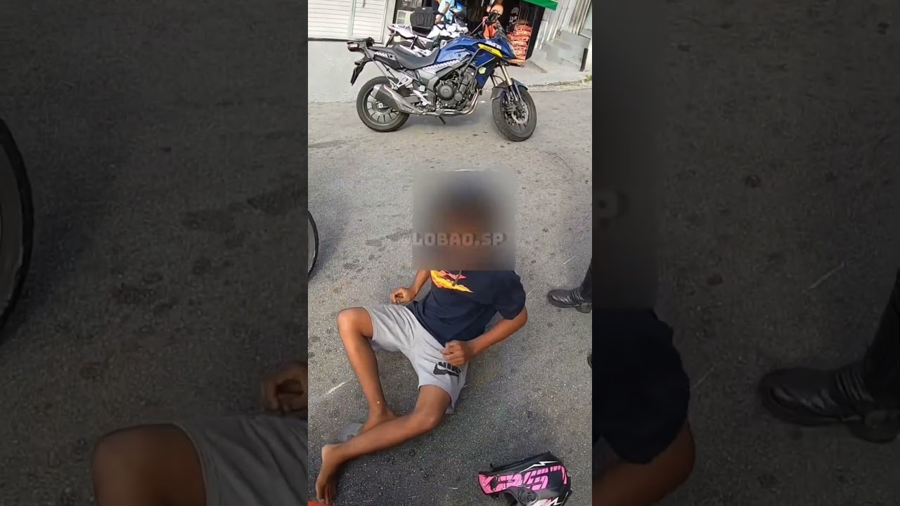 A equipe em patrulha avista um jovem em uma moto depenada e sem placa. Fomos verificar a situa&ccedil;&atilde;o.