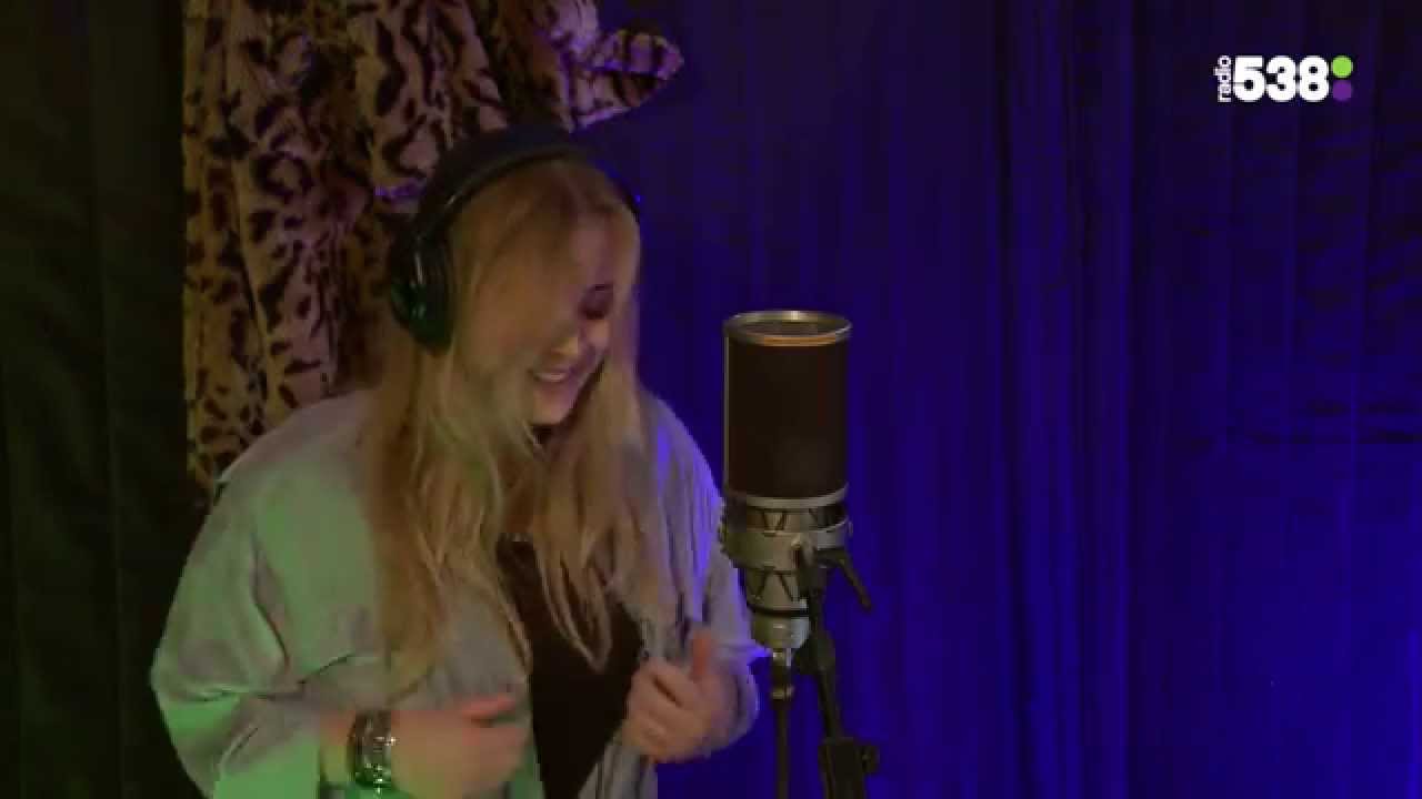 Anouk - Cold Blackhearted Golddiggers | Live bij Evers Staat Op