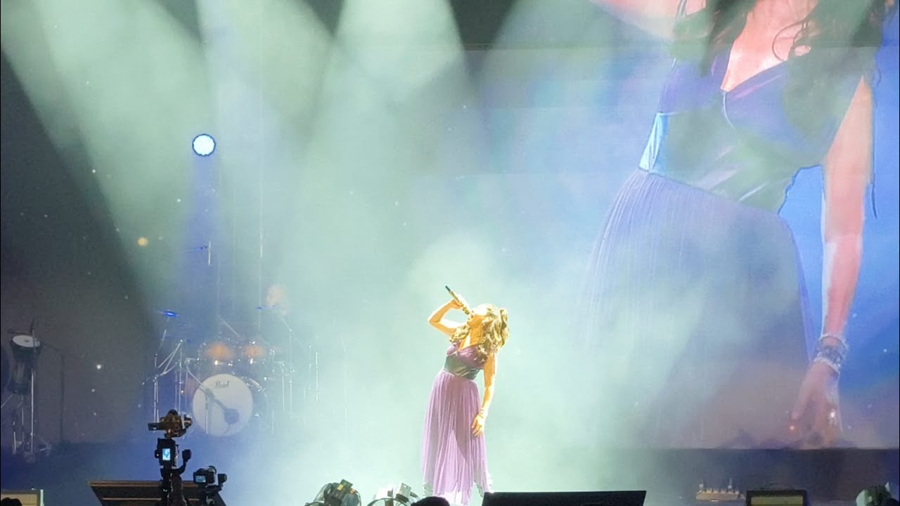 #sunidhichauhan#liveperformance #bollywood#concertvibes#viralvideo #youtubevideo#kolkata#india#entry
