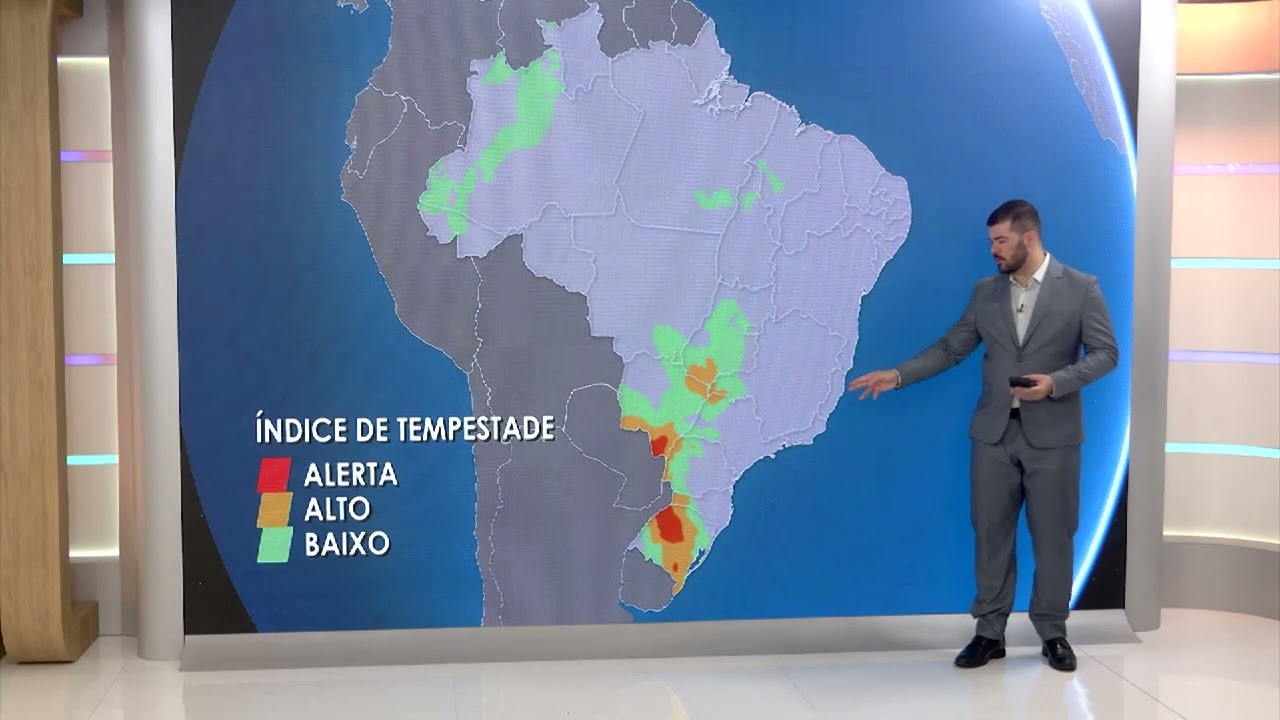 FRENTE FRIA TRAVA NO SUL E TRAZ CHUVA FORTE AO SUDESTE
