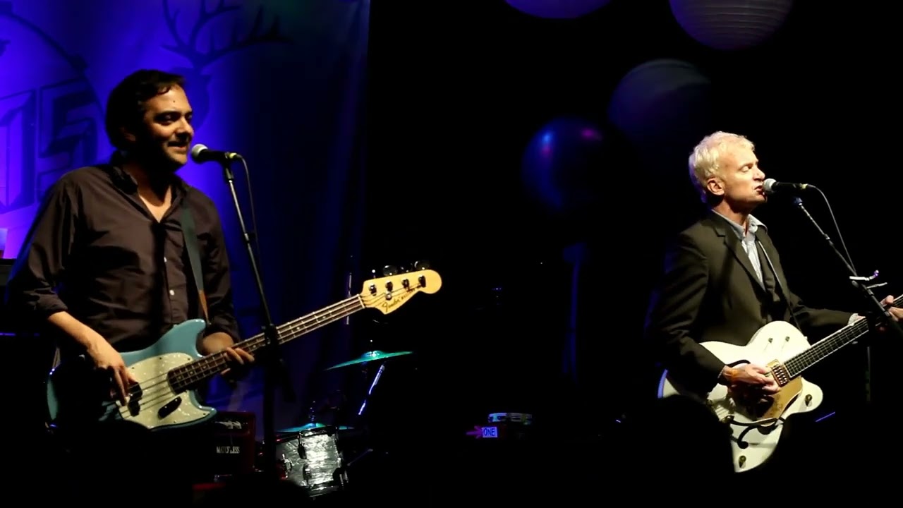12 Fountains of Wayne - Radiation Vibe / 70s Medley (live)